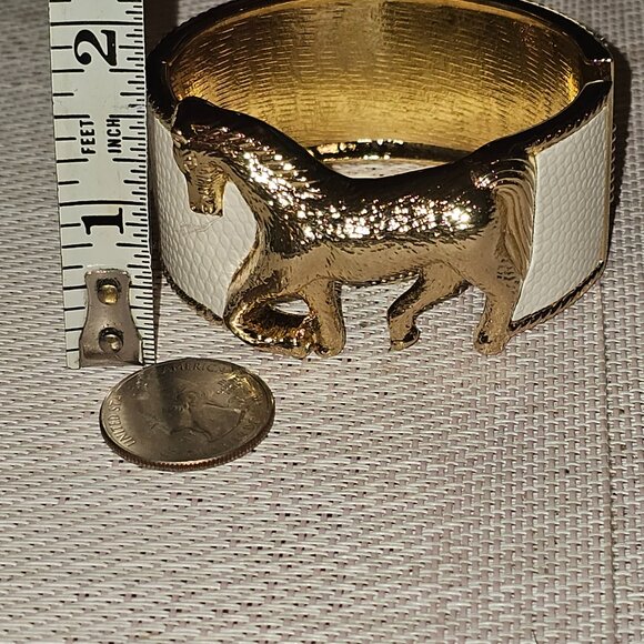 NWOT Gift for a Horse lover gold tone & white fashion bracelet with hinged close - Picture 5 of 8